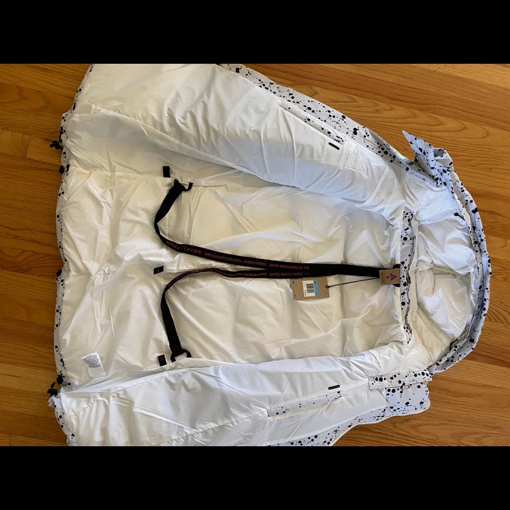 NIKE ACG Down Fill Jacket (Sold Out) - Picture 4 of 5